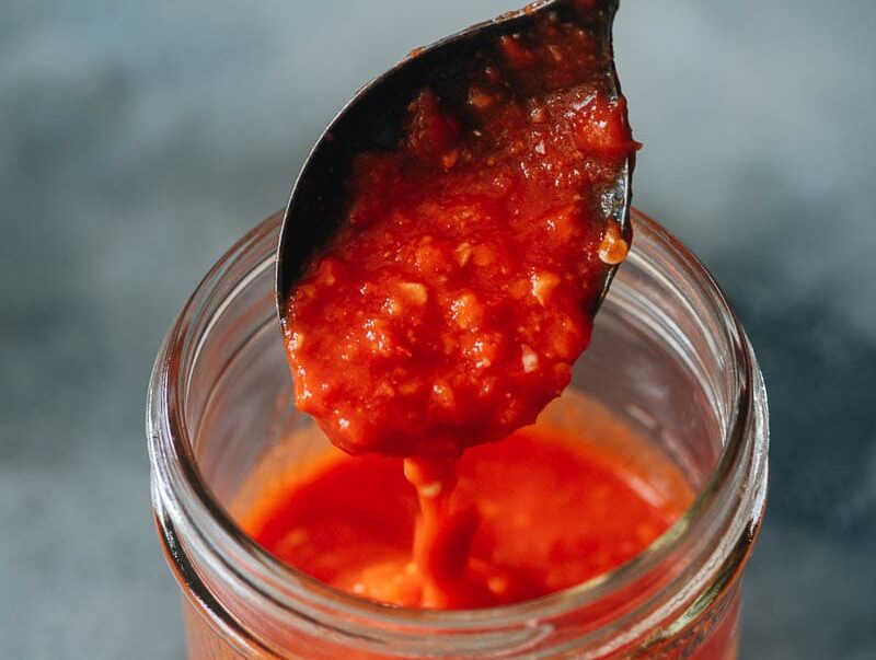 Homemade Chili Garlic Sauce (Huy Fong Brand Copycat)