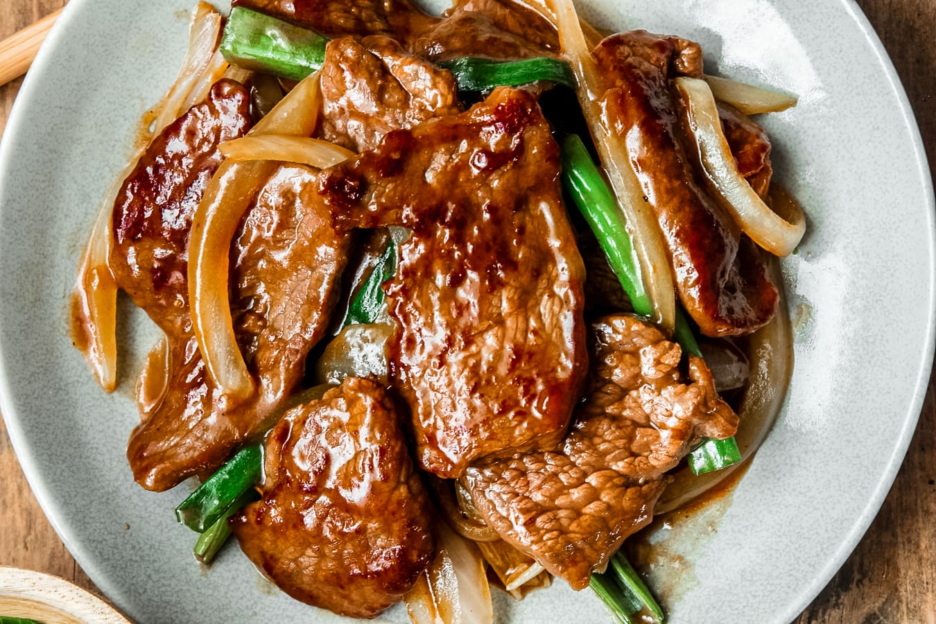 beef and onion with chinese brown sauce.
