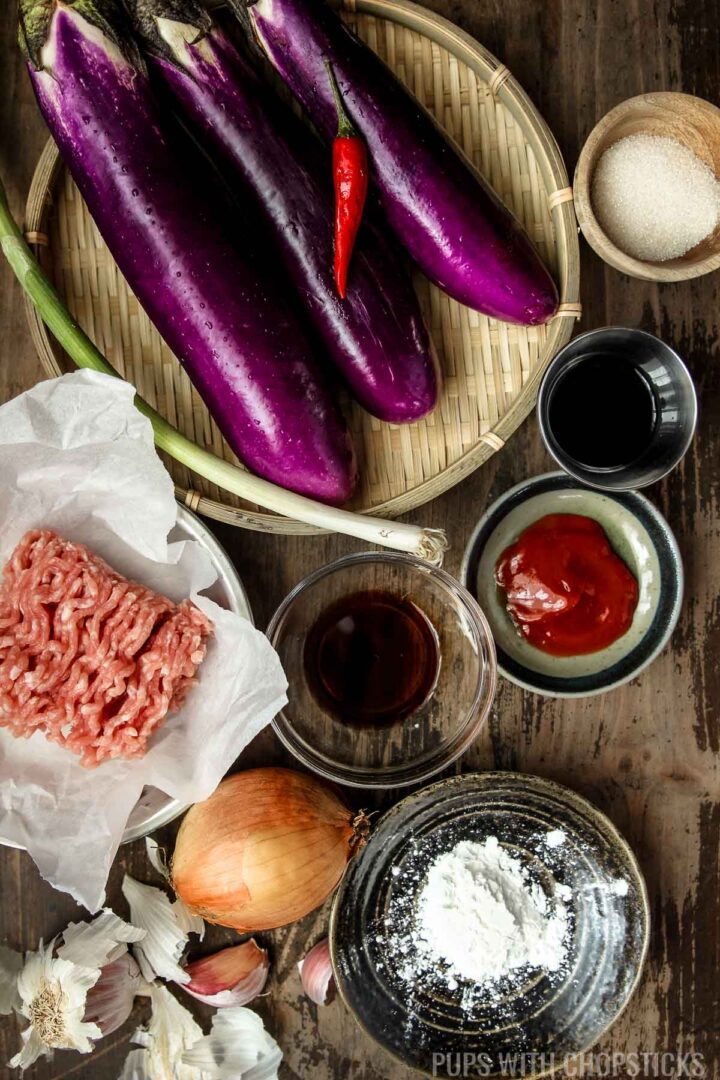 Ingredients for Chinese eggplant with garlic sauce (chinese eggplant, garlic, onion, pork, soy sauce, black vinegar, sugar, ketchup)