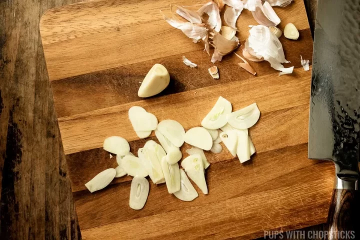 Finely sliced garlic cloves for garlic chips