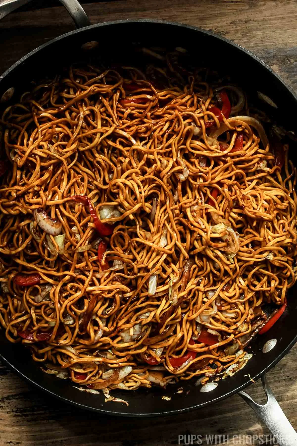 Hakka Noodles in a black frying pan
