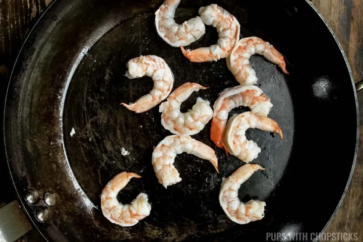 Stir fry shrimp for 1 minute in frying pan.