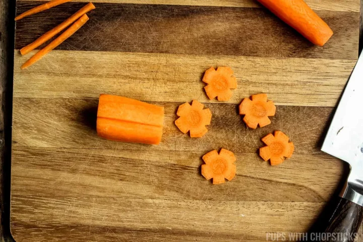 Thinly slice carrots.